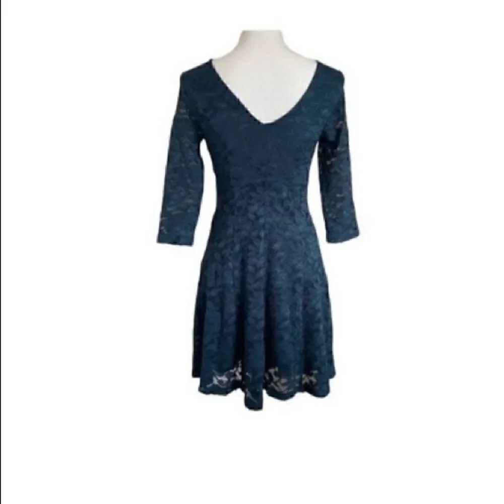 Lush Lace Dress    - Picture 3 of 5